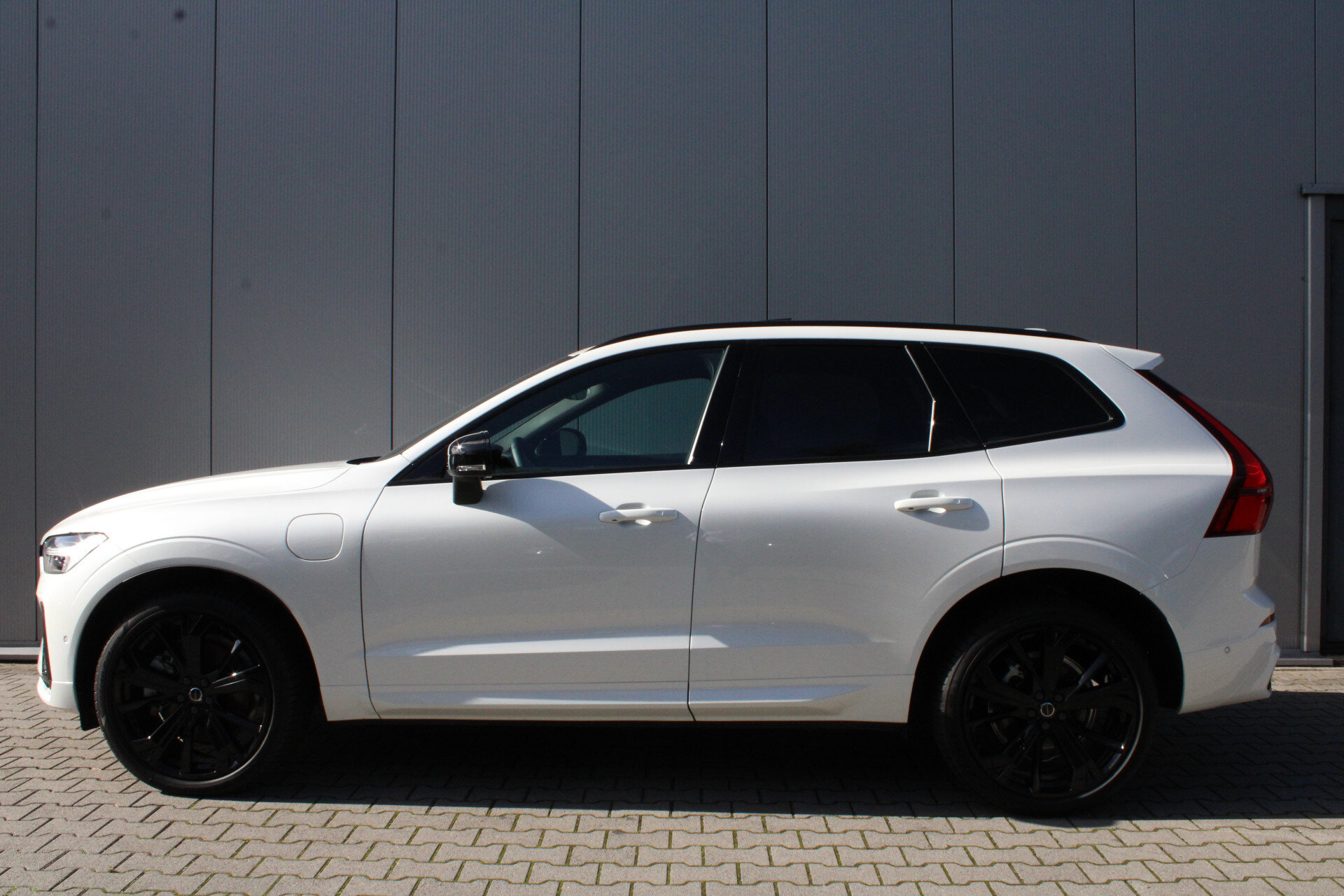 Volvo XC60 T6 Plug-in hybrid AWD Plus Black Edition - Afbeelding 3