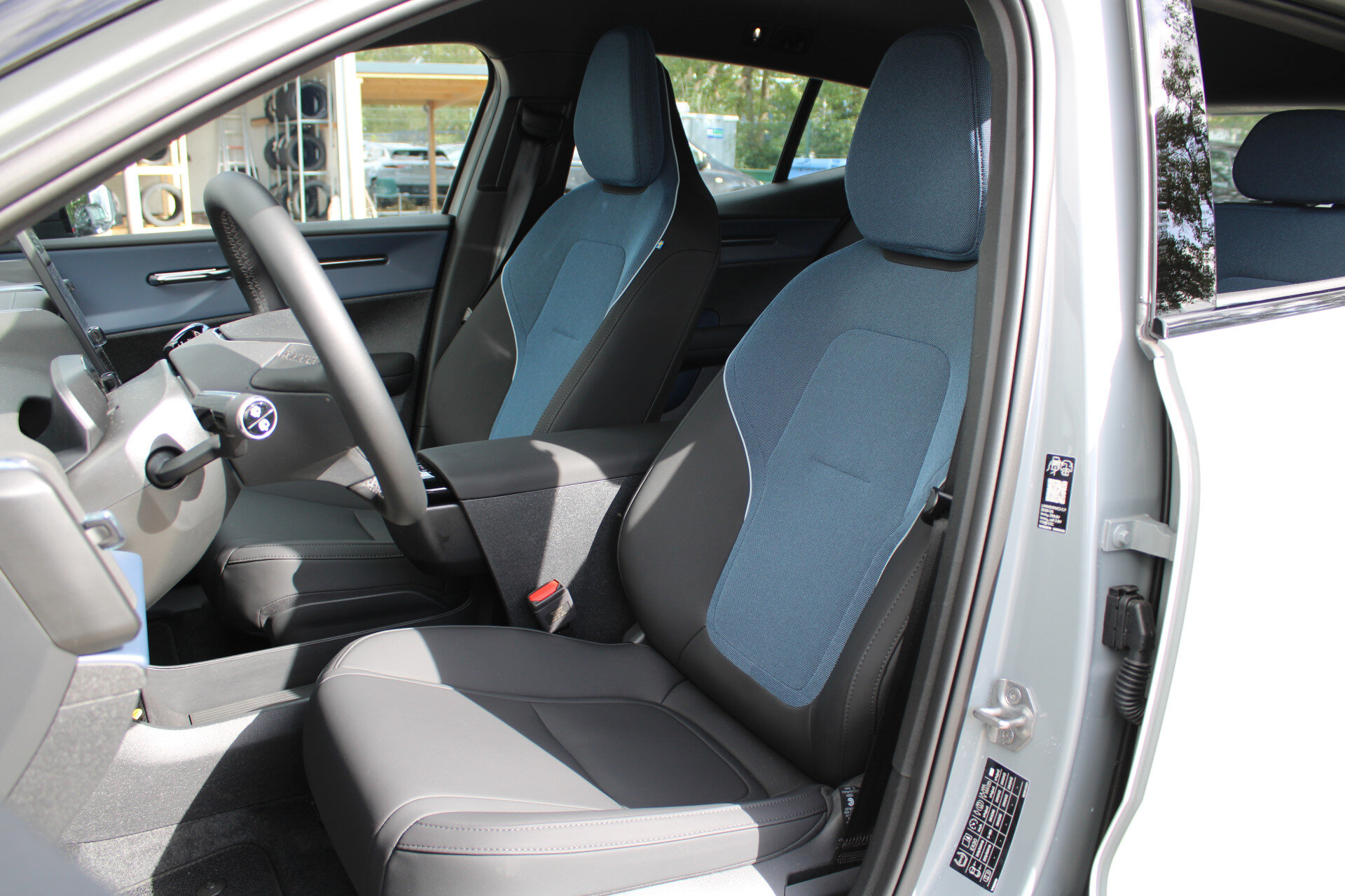 Volvo EX30 P5 Long Range Plus Europa 69 kWh - Afbeelding 4