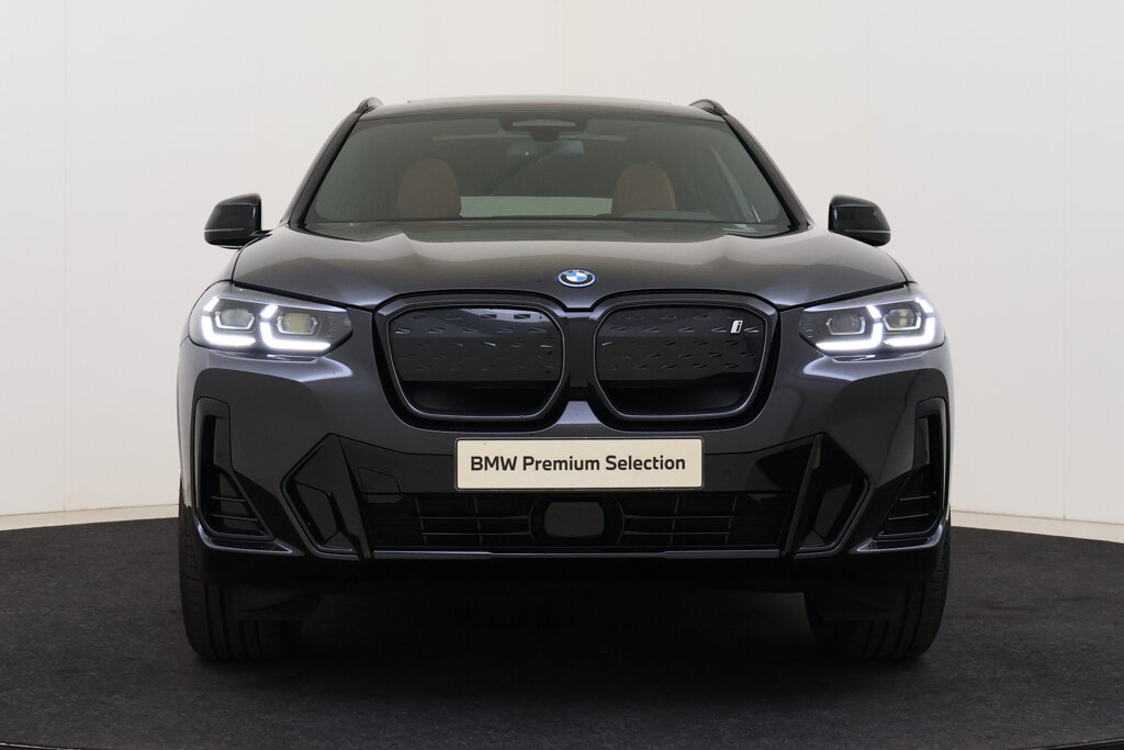 BMW iX3 4