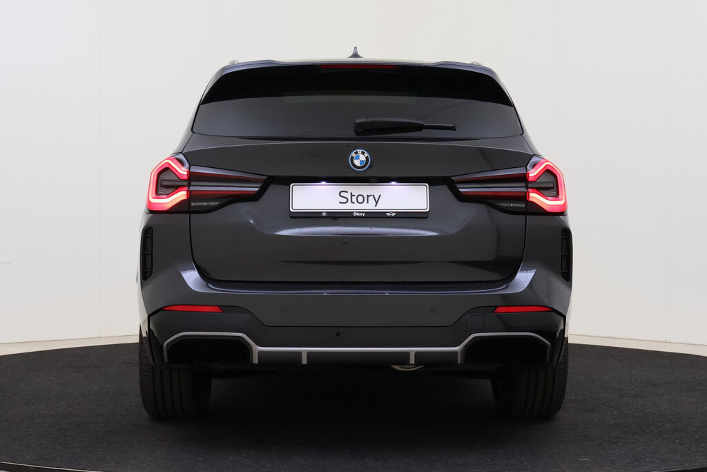 BMW iX3 5