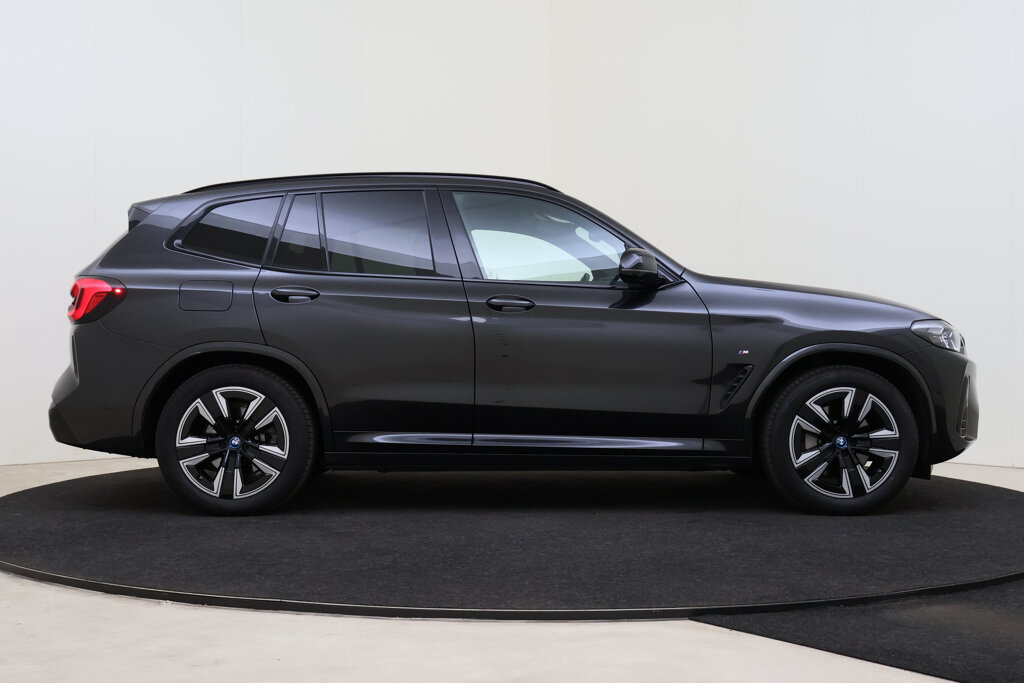 BMW iX3 7