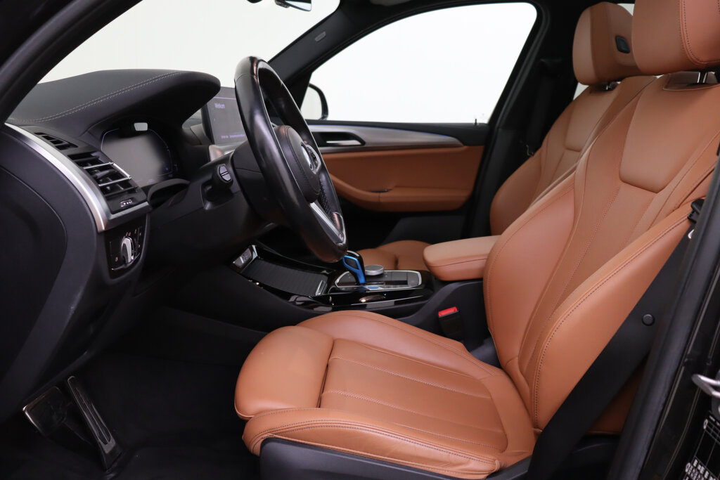 BMW iX3 12