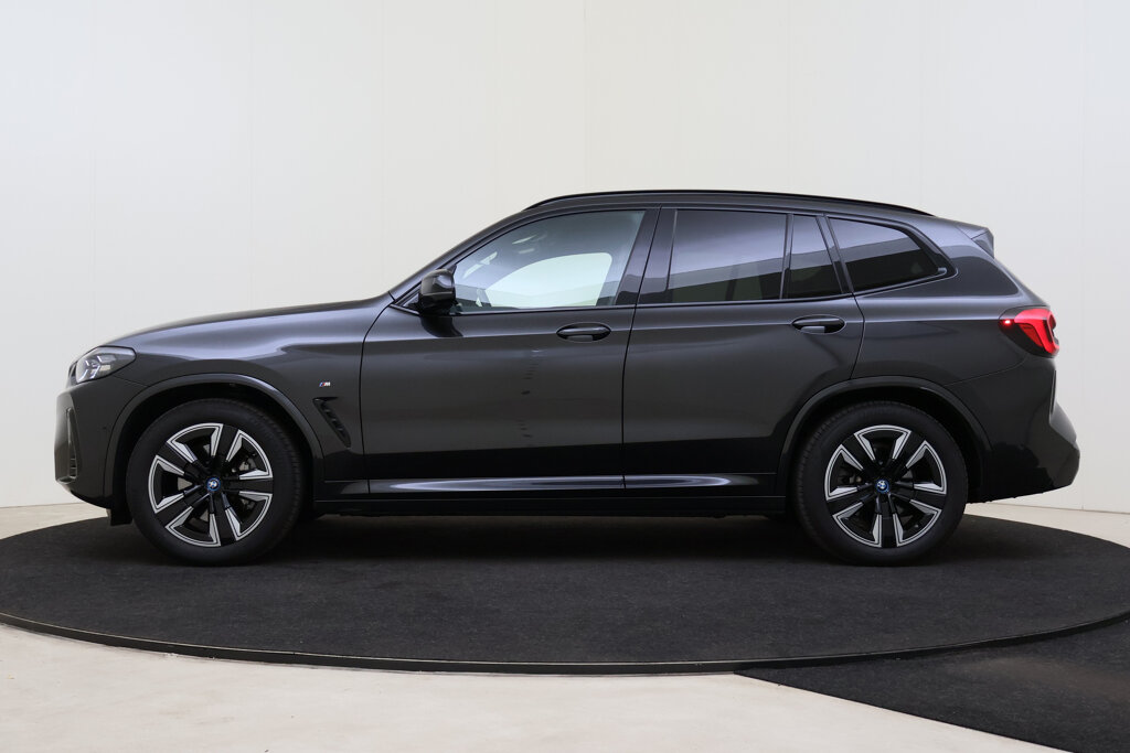 BMW iX3 14