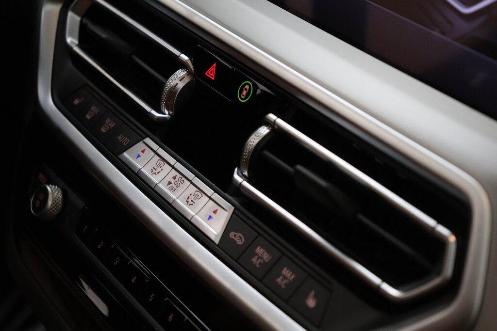 BMW iX3 21