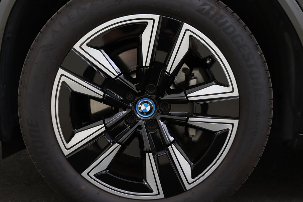 BMW iX3 66