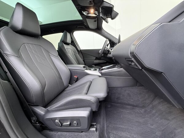Bekleding M Alcantara/Veganza combinatie. Schwarz | Schwarz Bekleding M Alcantara/Veganza combinatie. Schwarz | Schwarz