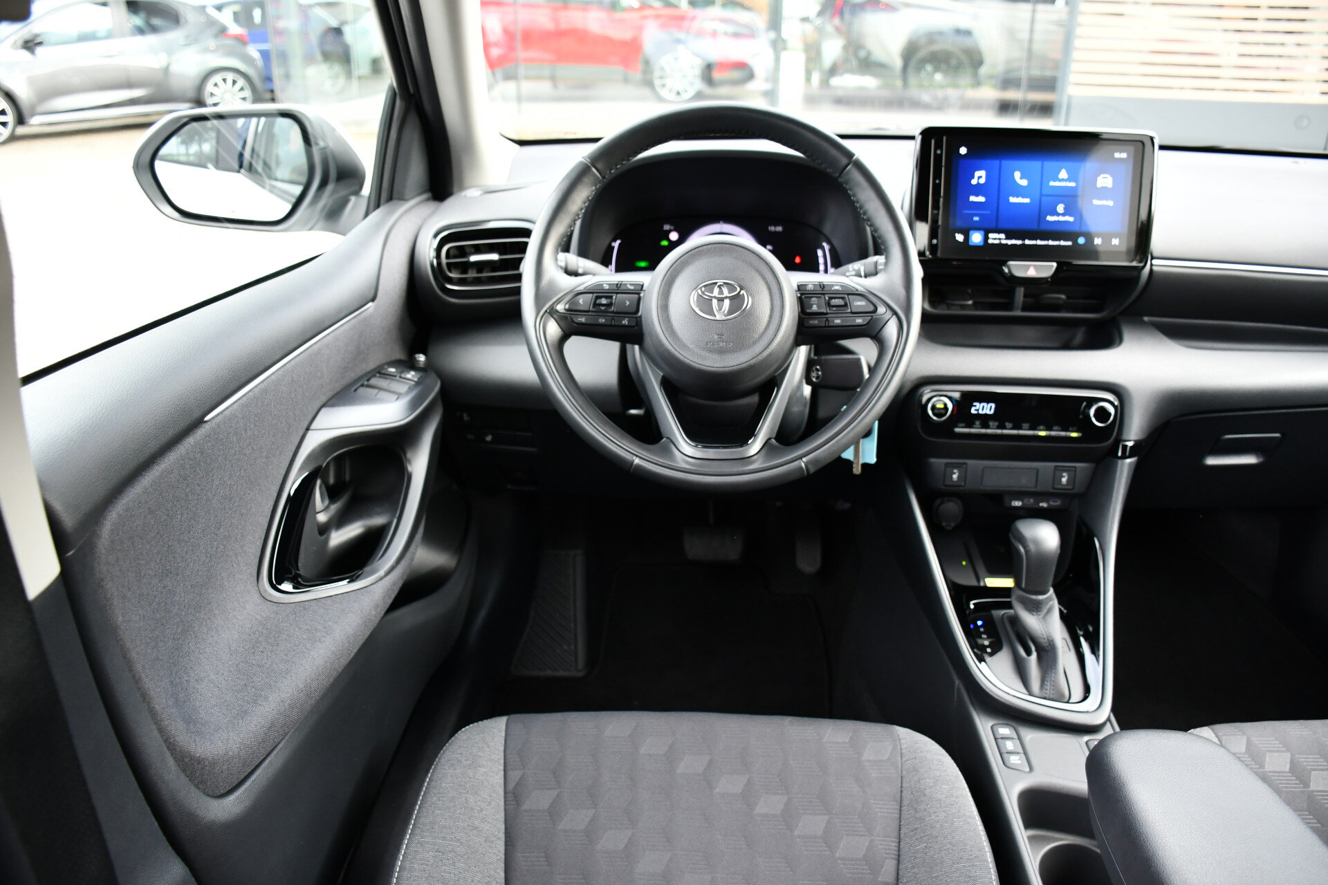 Toyota Yaris 1.5 Hybrid 115 First Edition Limited Automaat 116pk - Afbeelding 2