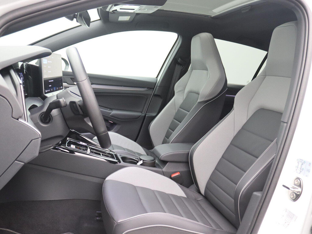 Volkswagen Golf 1.5 eHybrid GTE 272 PK DSG Black style, Leder, Trekhaak, Head-Up Display, Panoramadak, Matrix-LED Verlichting, Keyless, 18” LM Velgen - Afbeelding 5