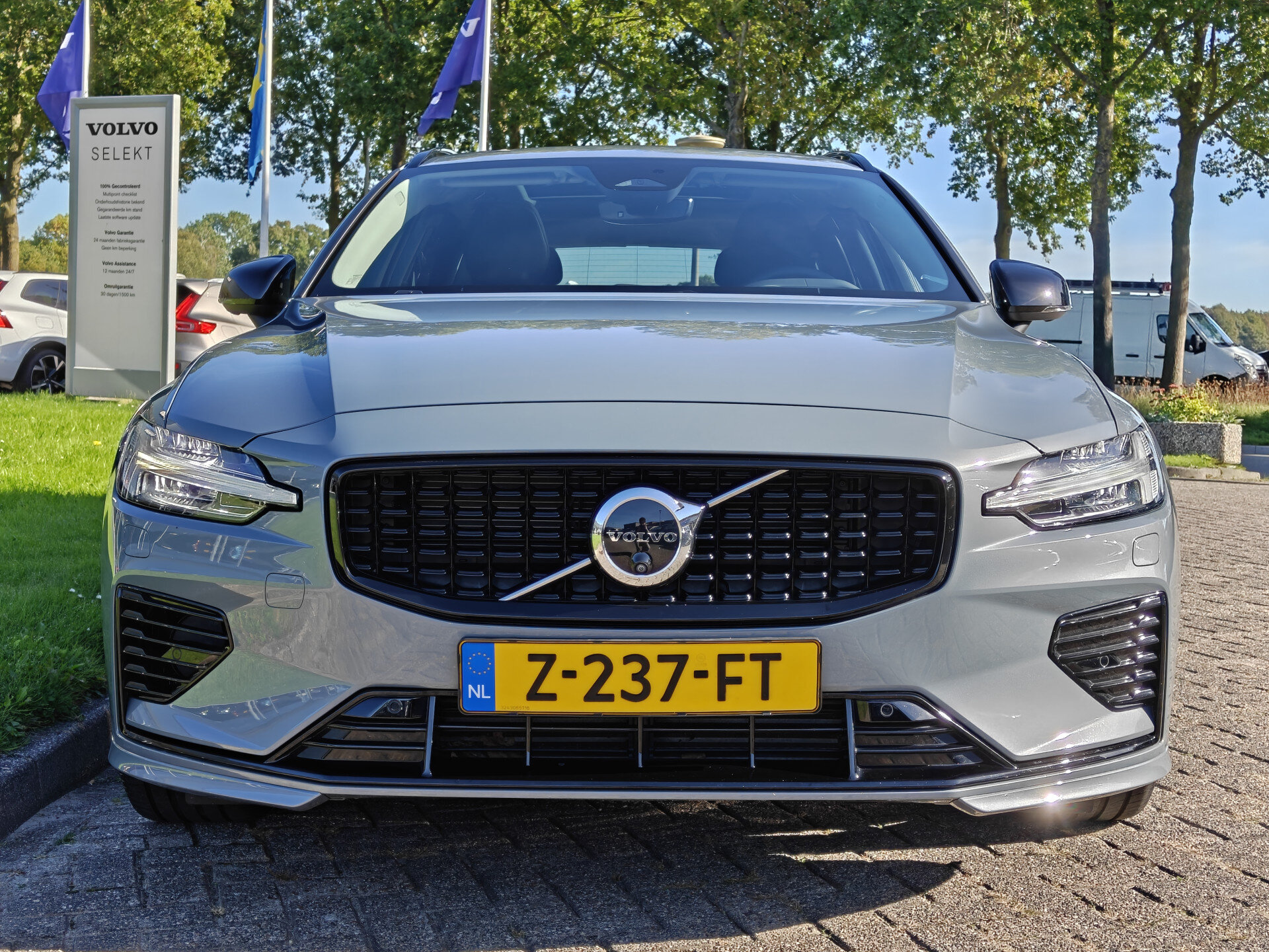 Volvo V60 T6 Plug-in hybrid AWD Ultimate Dark - Afbeelding 2