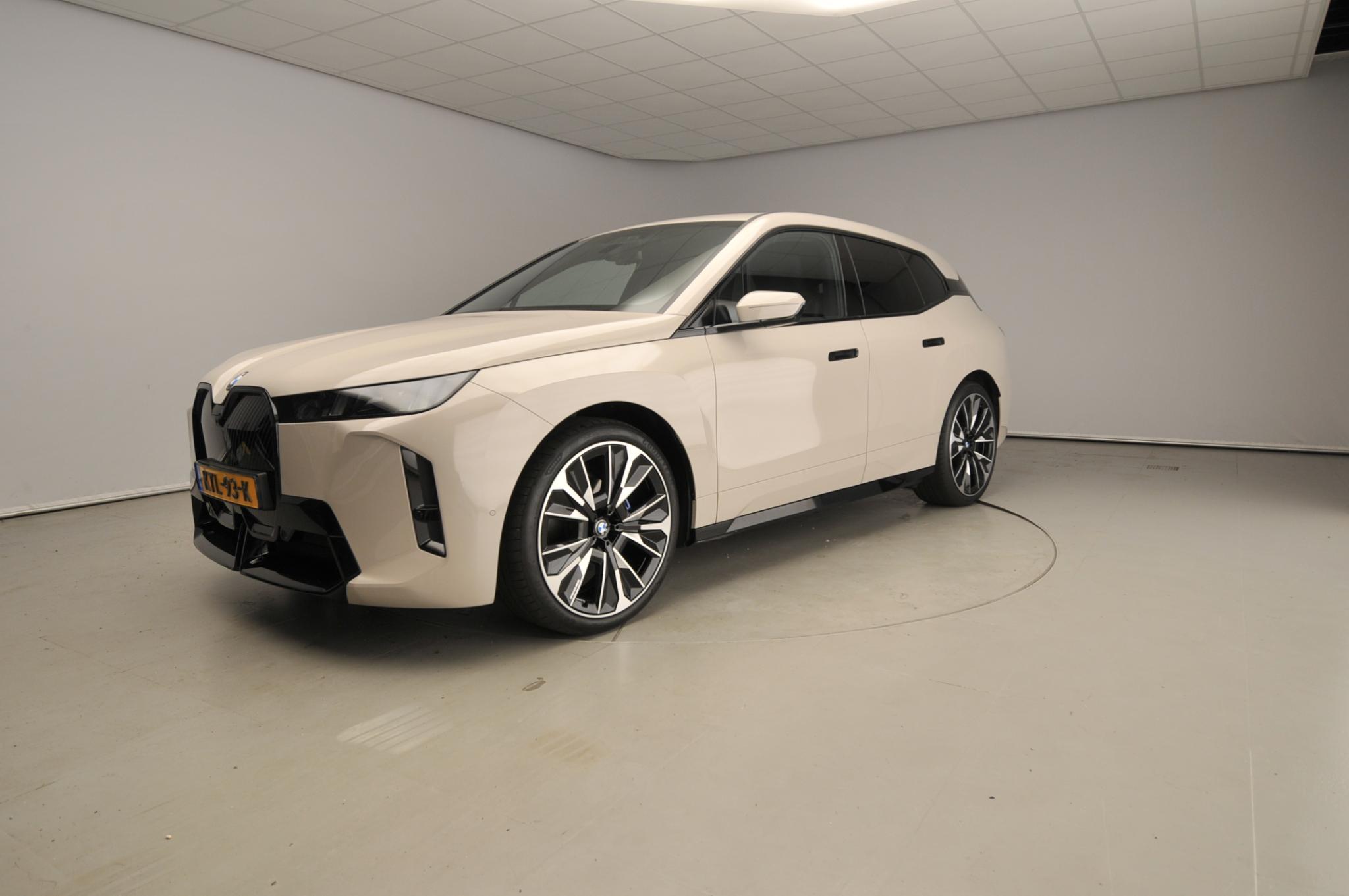 BMW iX xDrive45