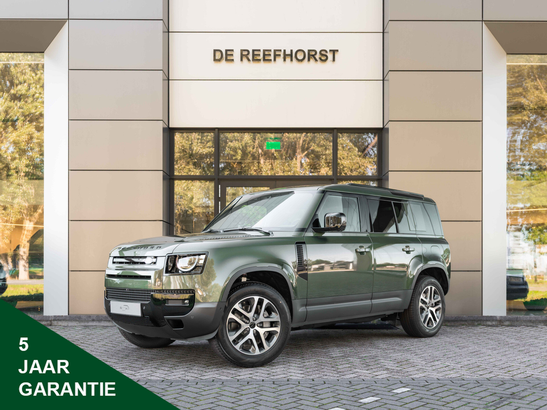 Land Rover Defender 110 2.0 P300e 110 Forest Edition