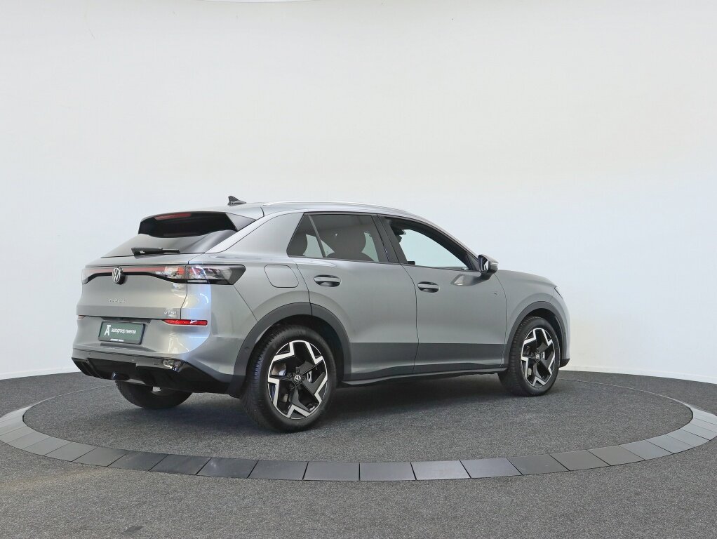 Volkswagen T-Roc 1.5 eTSI R-Line | Elek. Trekhaak | Stuur-/stoelverwarming | Verlichte logo's - Afbeelding 2