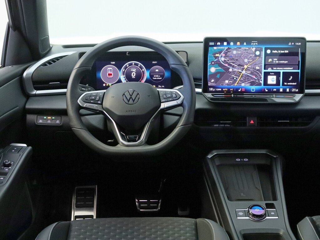Volkswagen T-Roc 1.5 eTSI R-Line | Elek. Trekhaak | Stuur-/stoelverwarming | Verlichte logo's - Afbeelding 3