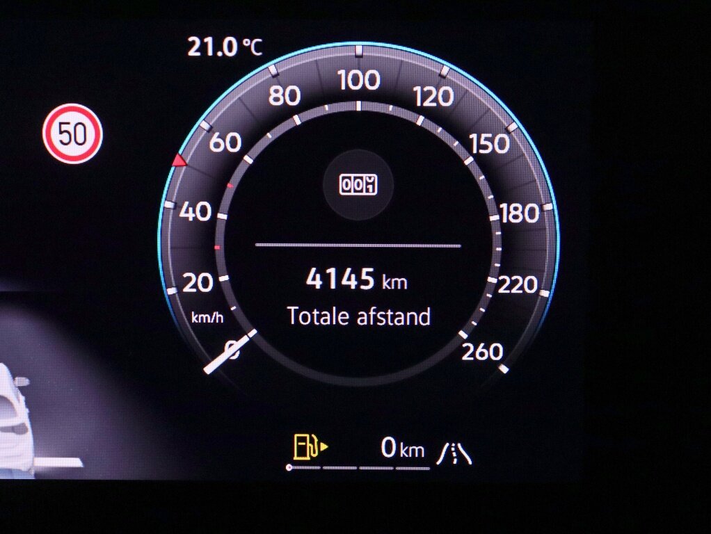 Volkswagen T-Roc 1.5 eTSI R-Line | Elek. Trekhaak | Stuur-/stoelverwarming | Verlichte logo's - Afbeelding 4