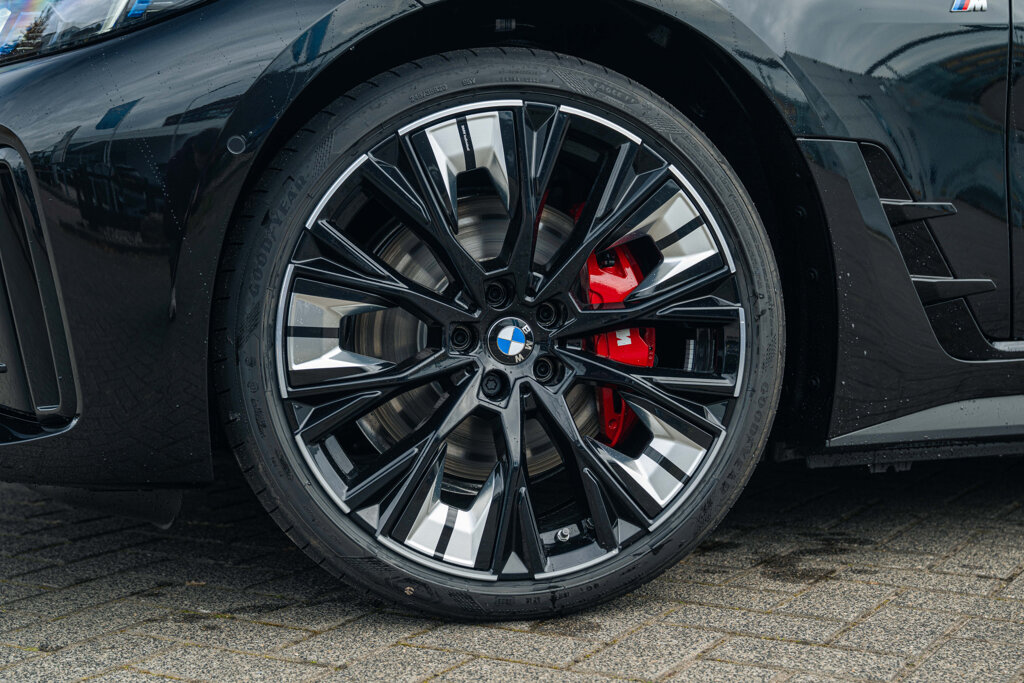 BMW i4 9