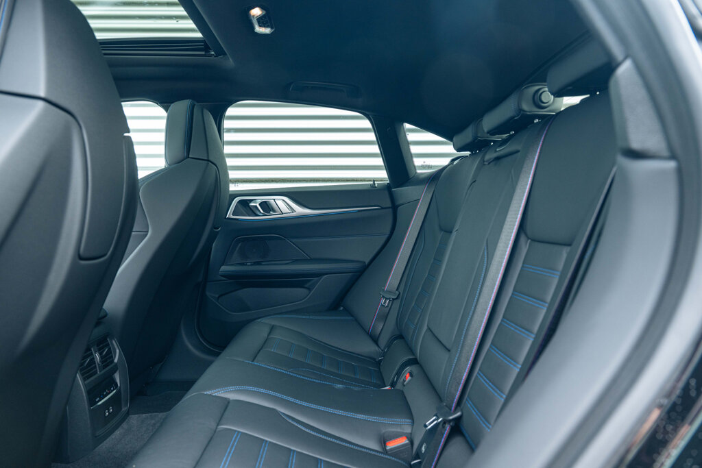 BMW i4 12