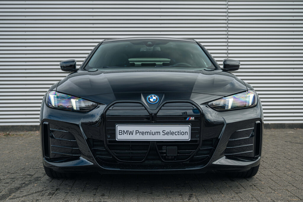 BMW i4 13