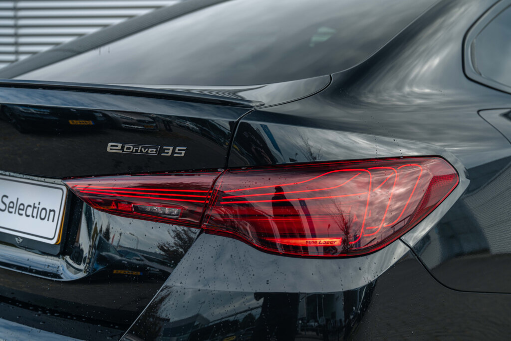 BMW i4 18