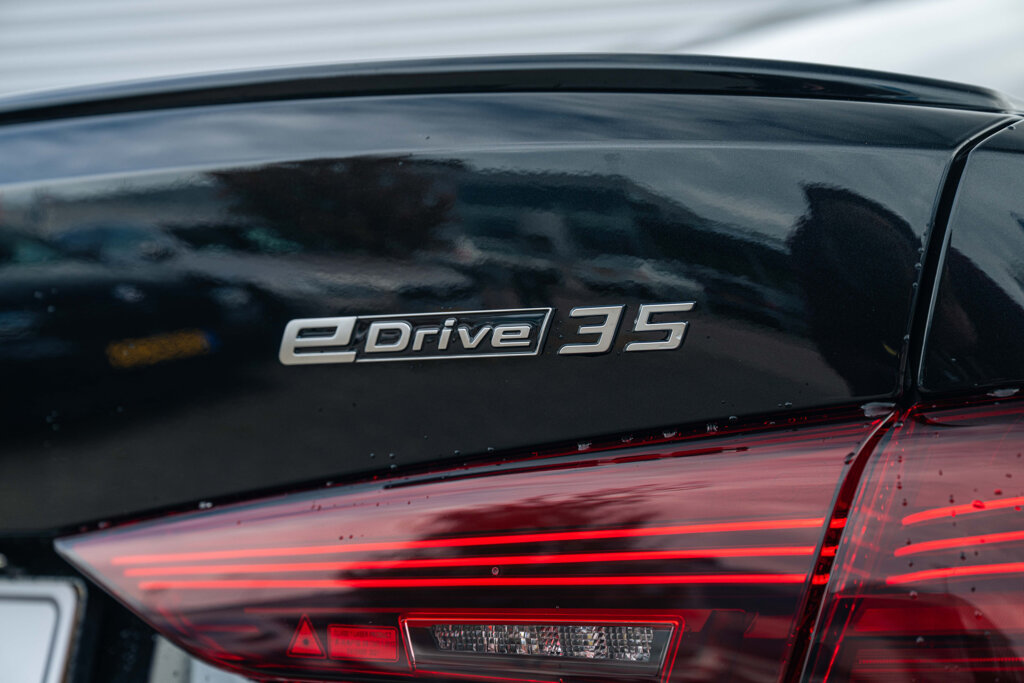 BMW i4 19