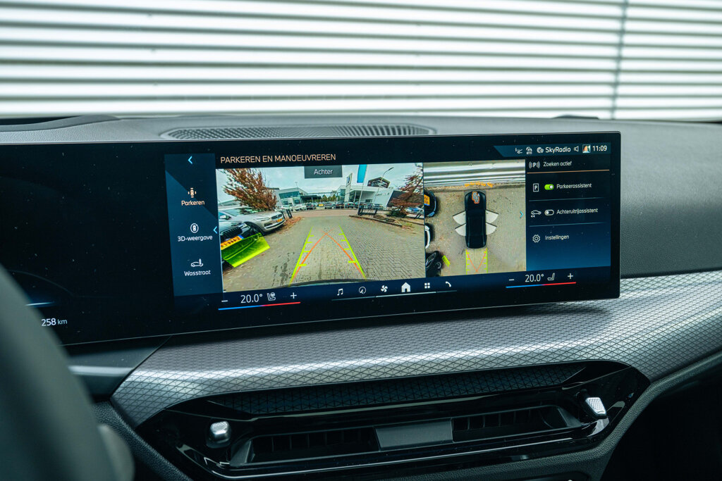 BMW i4 24
