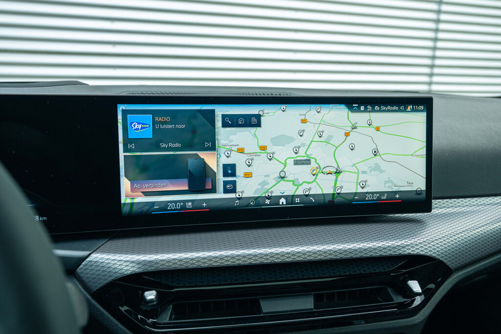 BMW i4 26