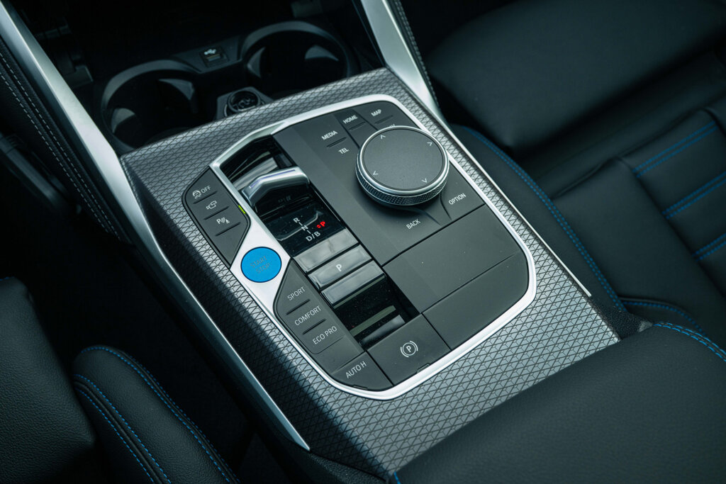 BMW i4 28