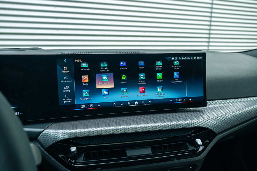 BMW i4 30