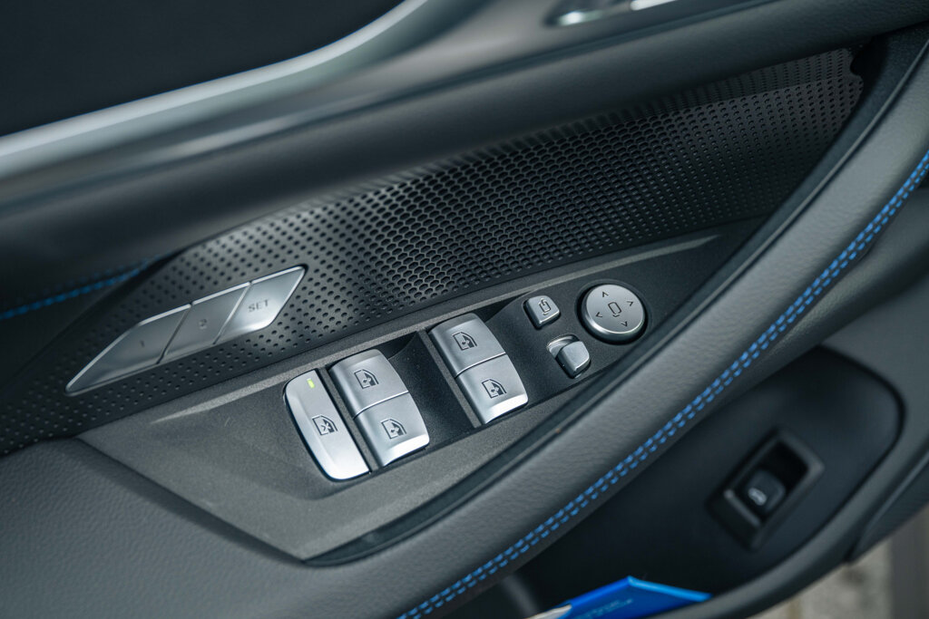 BMW i4 32