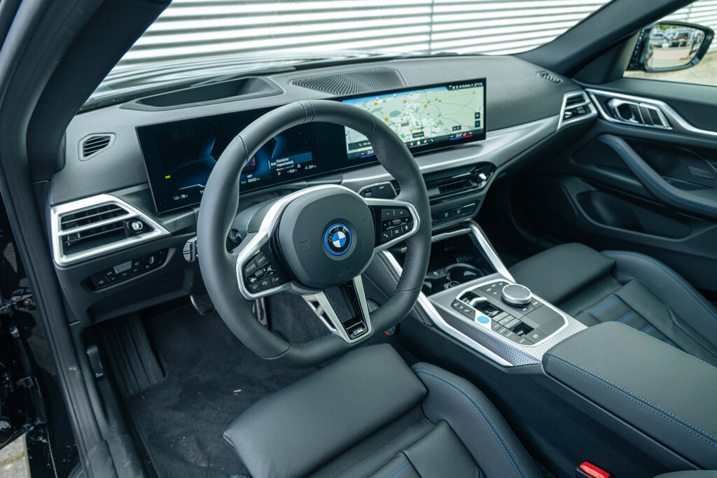 BMW i4 33