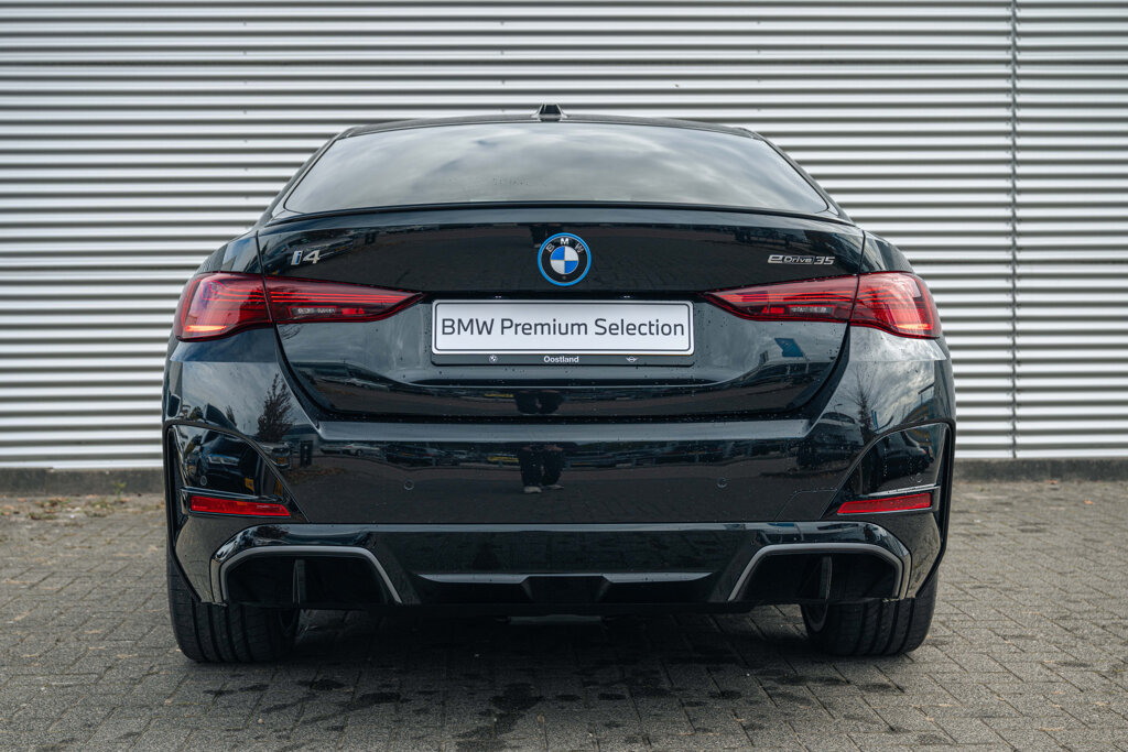 BMW i4 36