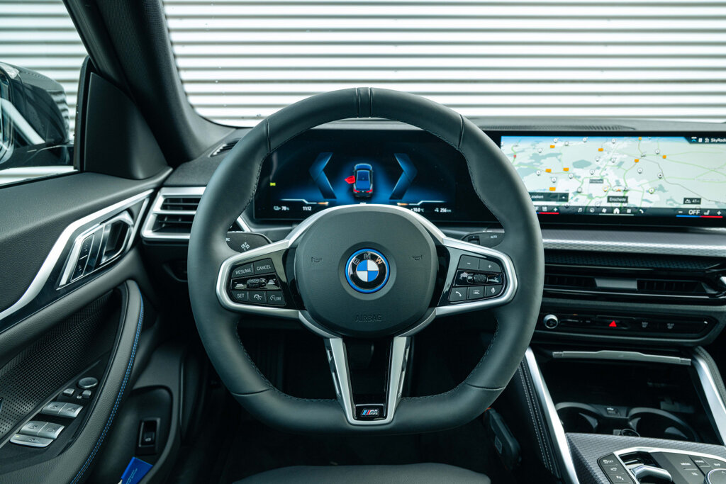 BMW i4 37