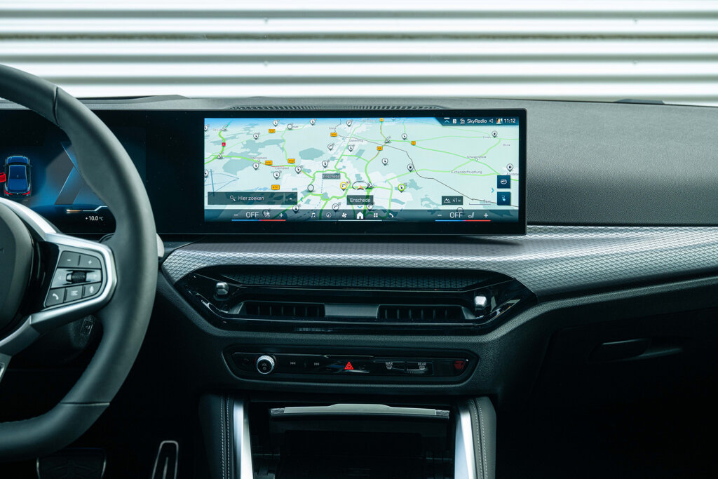 BMW i4 38