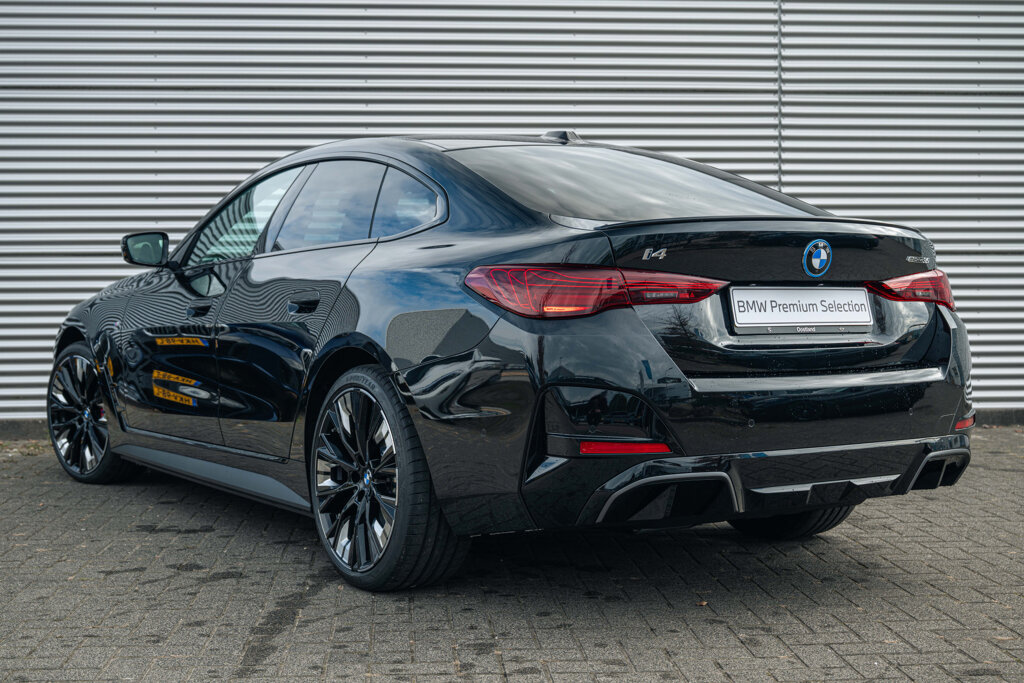 BMW i4 39