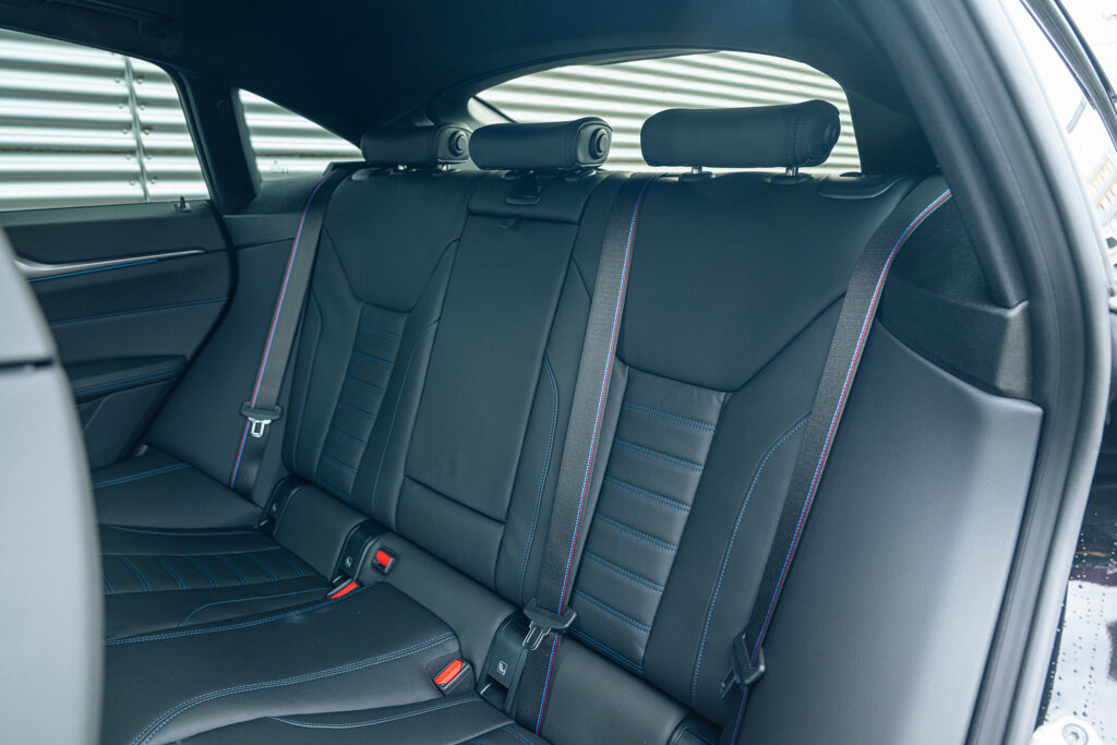BMW i4 41