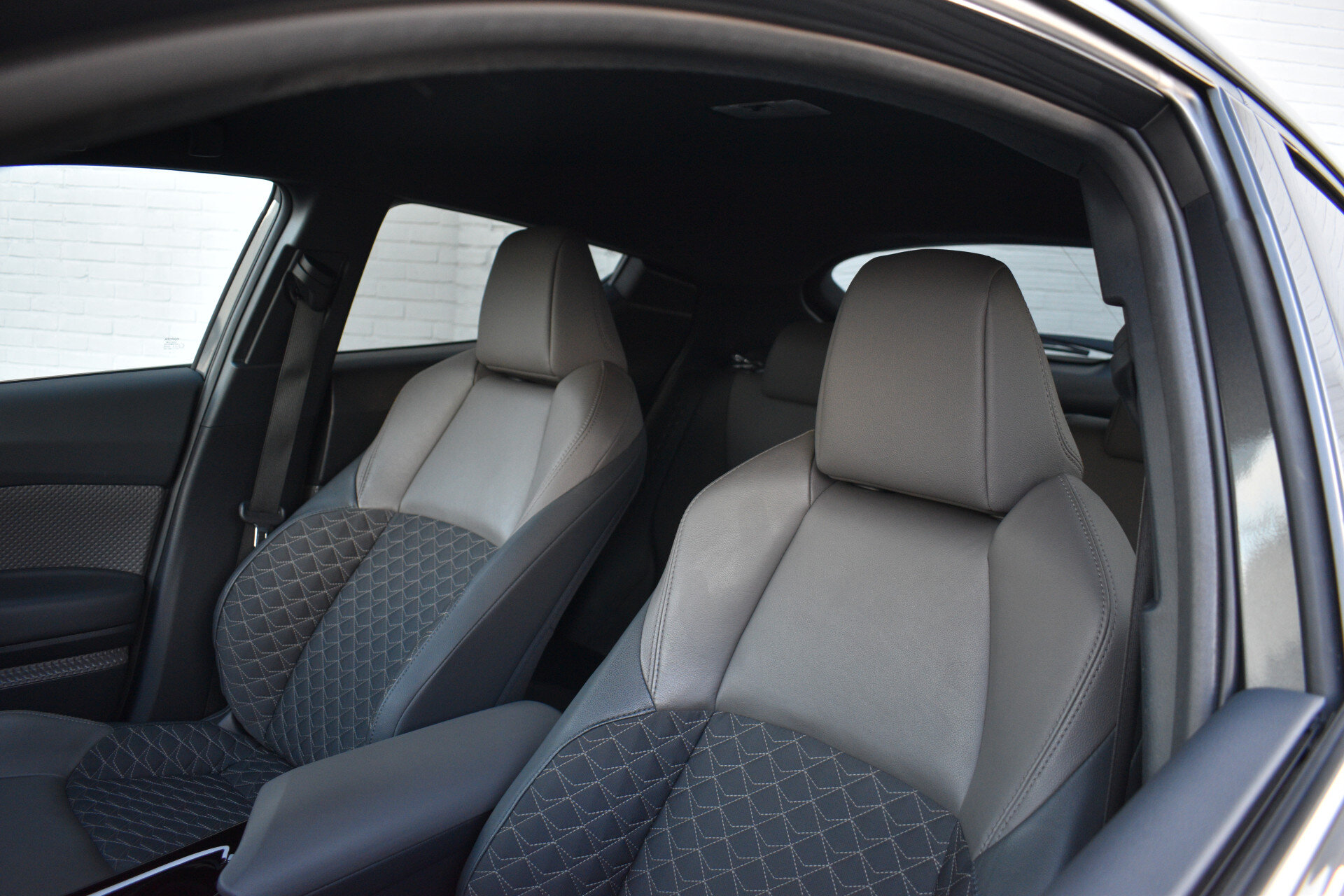 Toyota C-HR 1.8 Hybrid Executive Limited Automaat 122pk - Afbeelding 3