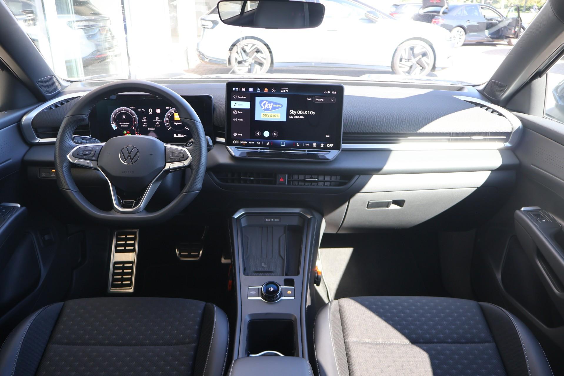 Volkswagen T-Roc 1.5 eTSI 150pk DSG R-Line First Edition - Afbeelding 5