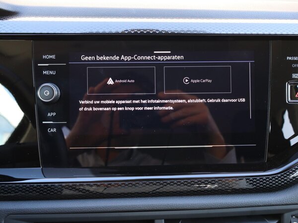 Apple Carplay/Android Auto Apple Carplay/Android Auto