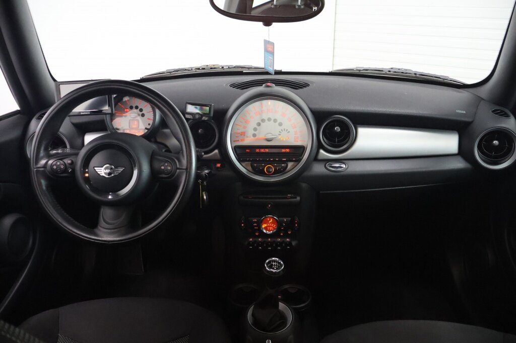 MINI 3-Deurs 1.6 Cooper Business Line | Panoramadak | Airco | 17" - Afbeelding 2