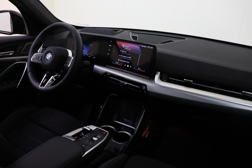 BMW iX1 16