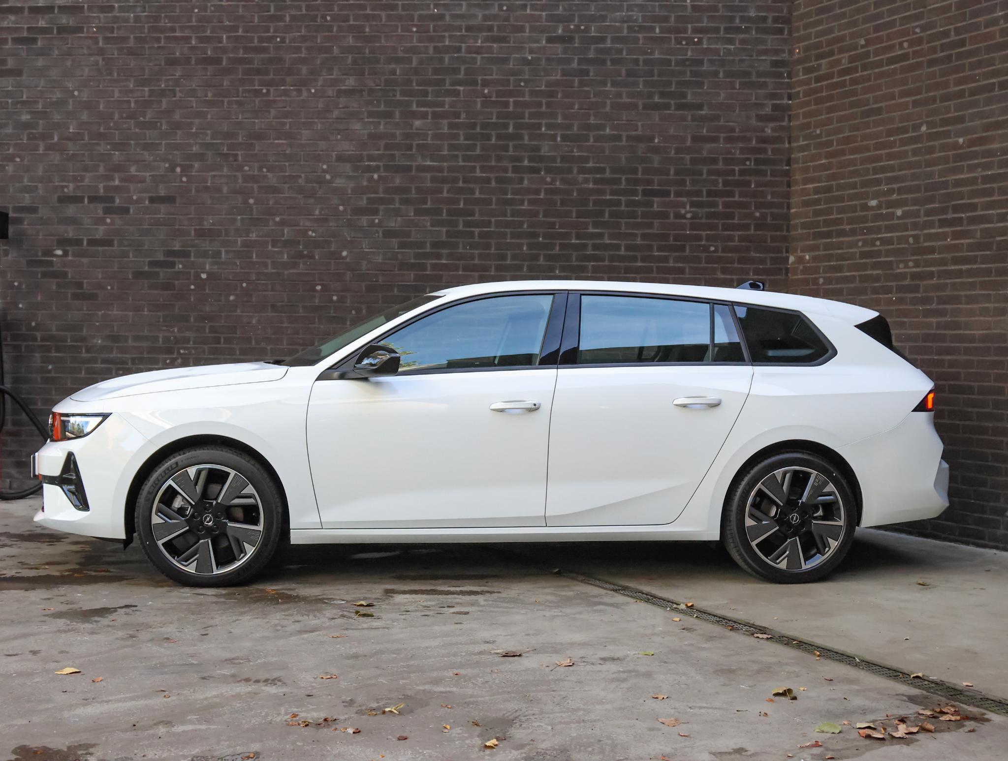 Opel Astra Electric ST Edition 54kWh 156pk - Afbeelding 2