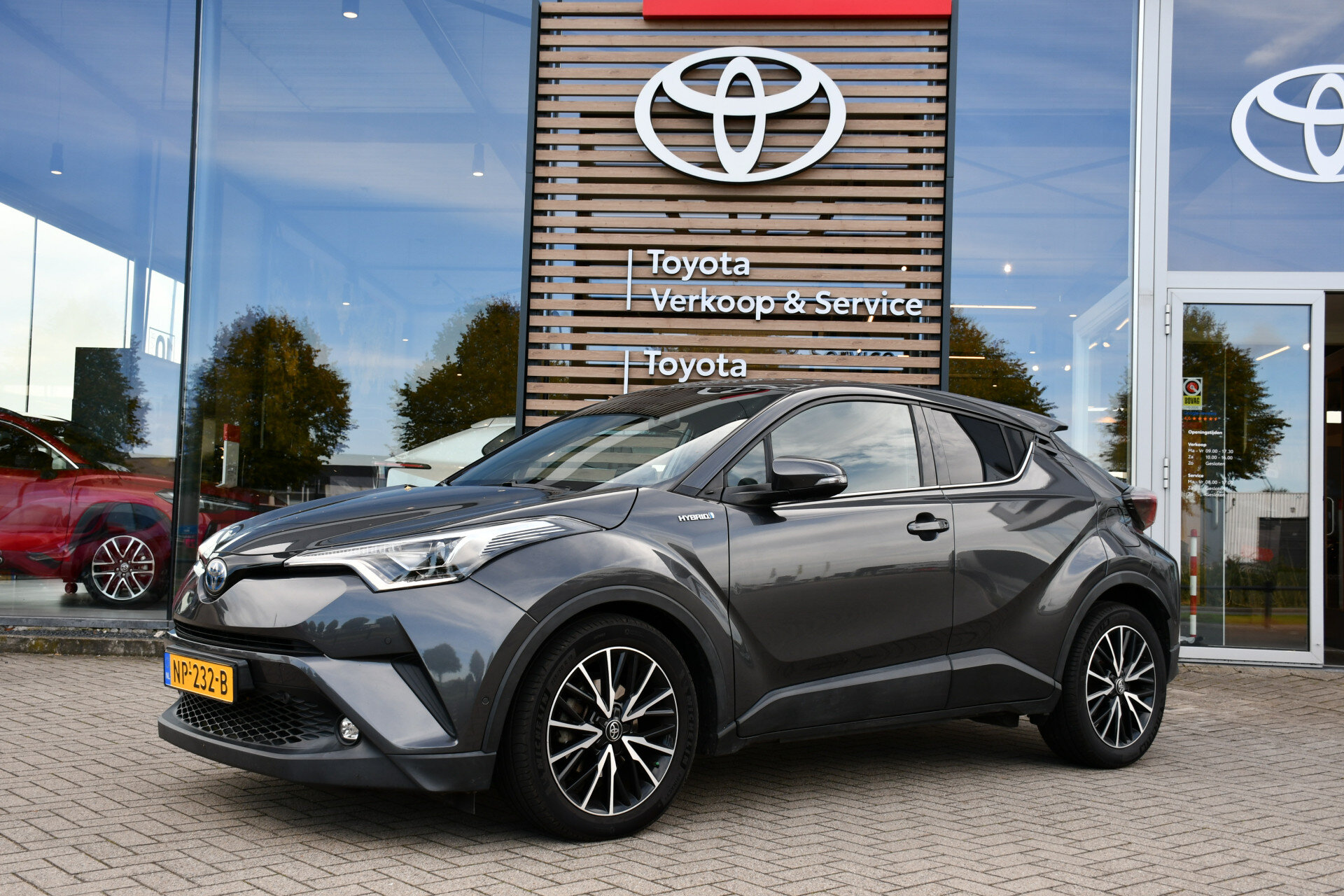 Toyota C-HR 1.8 Hybrid Premium Automaat 122pk - Afbeelding 1