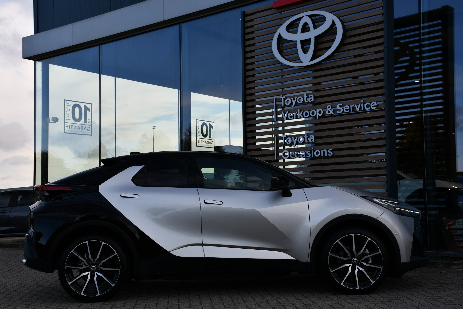 Toyota C-HR Toyota C-HR 2.0 Hybrid 200 GR SPORT Première Edition Limited Automaat 223pk - Afbeelding 5