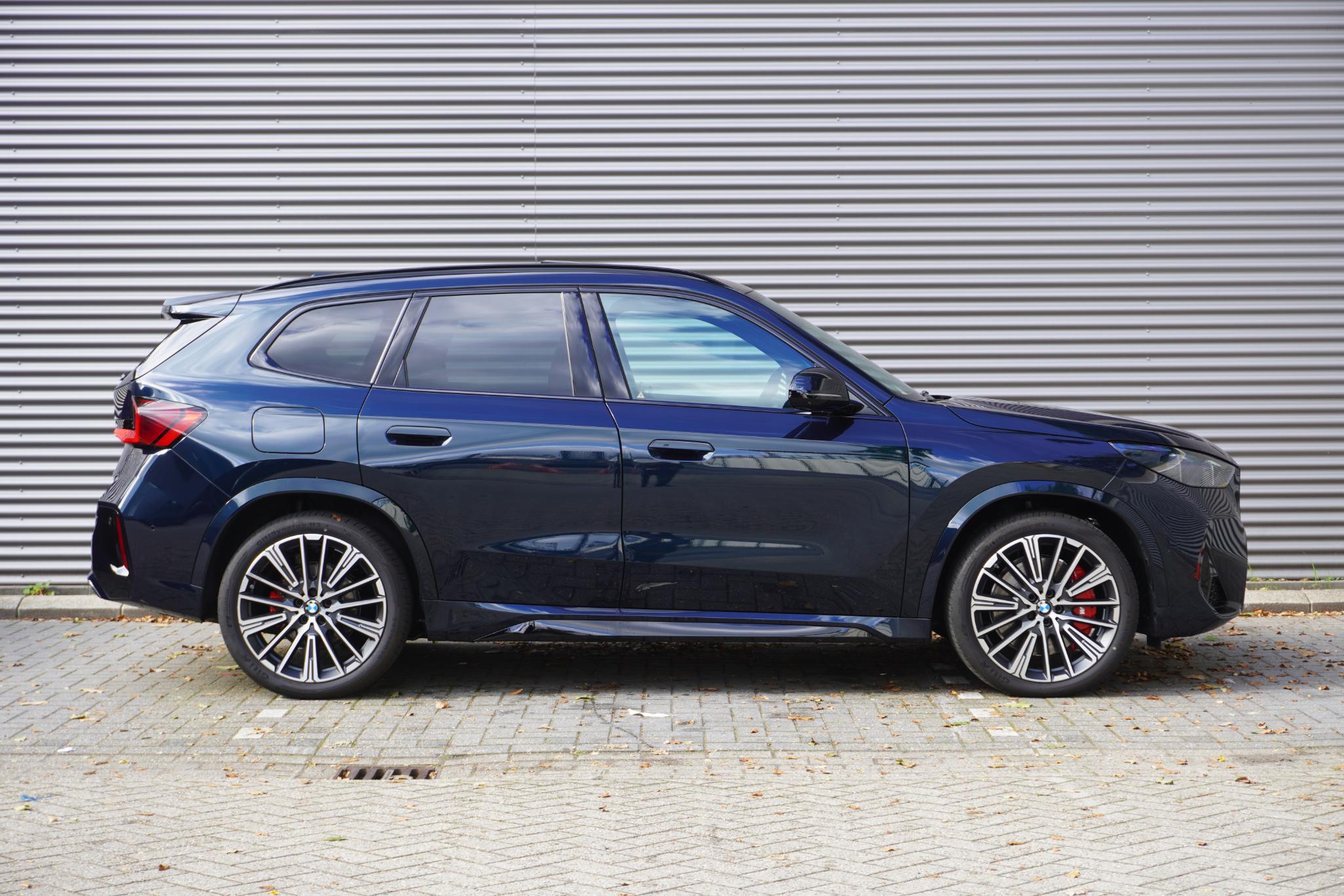 BMW iX1 eDrive20 M Sport Edition - Afbeelding 4