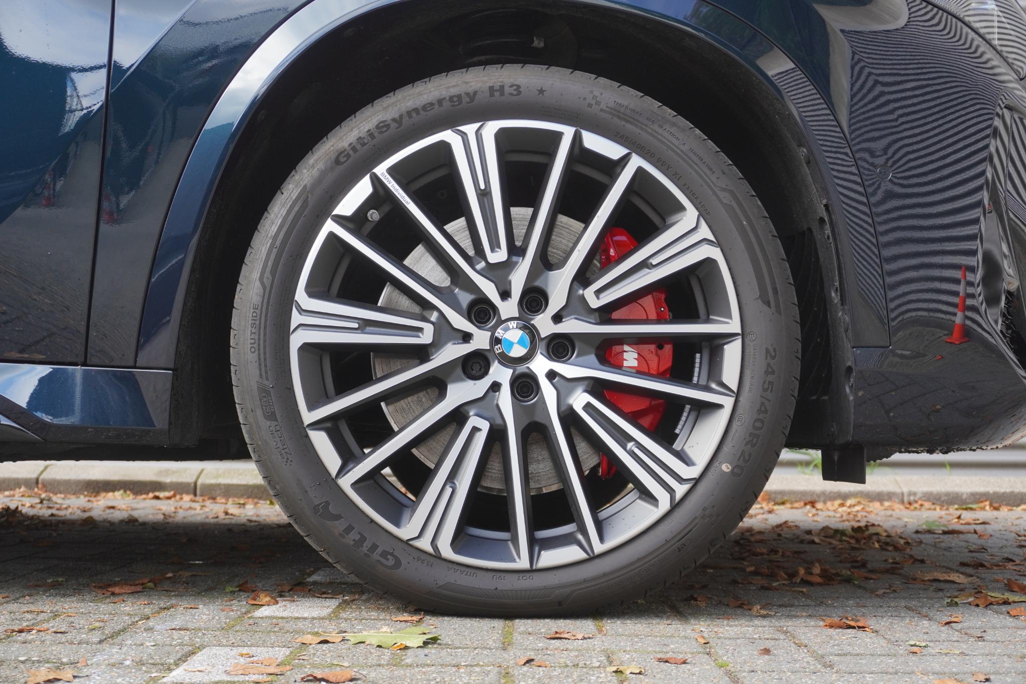 BMW iX1