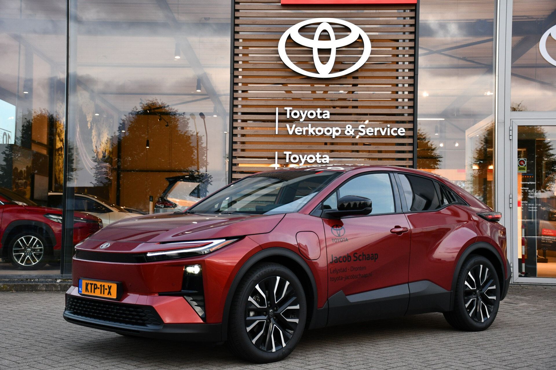 Toyota C-HR+ First Edition 77 kWh Automaat 224pk - Afbeelding 1