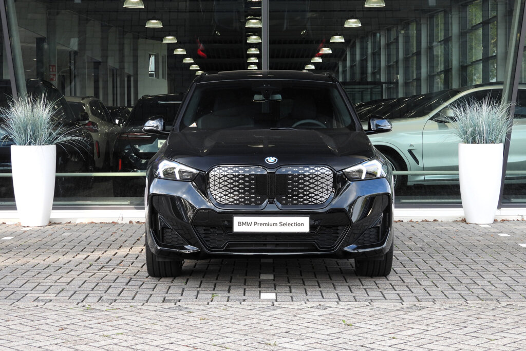 BMW iX1 9