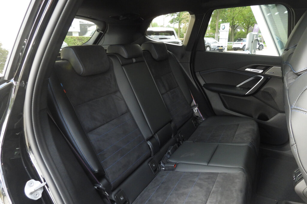 BMW iX1 28