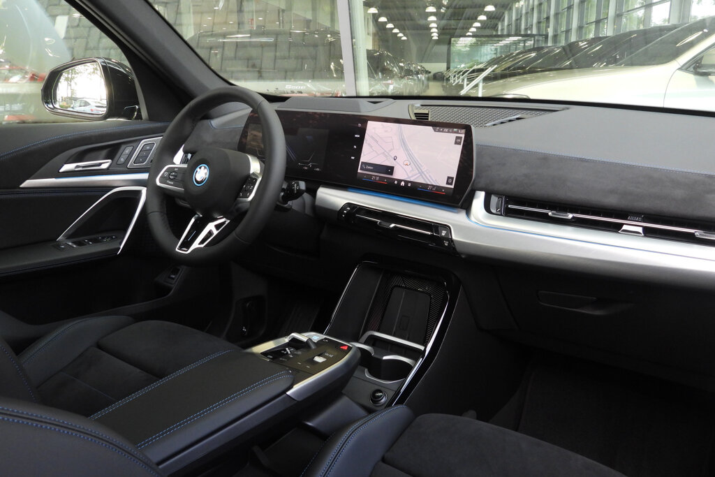 BMW iX1 29