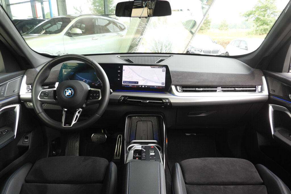 BMW iX1 3