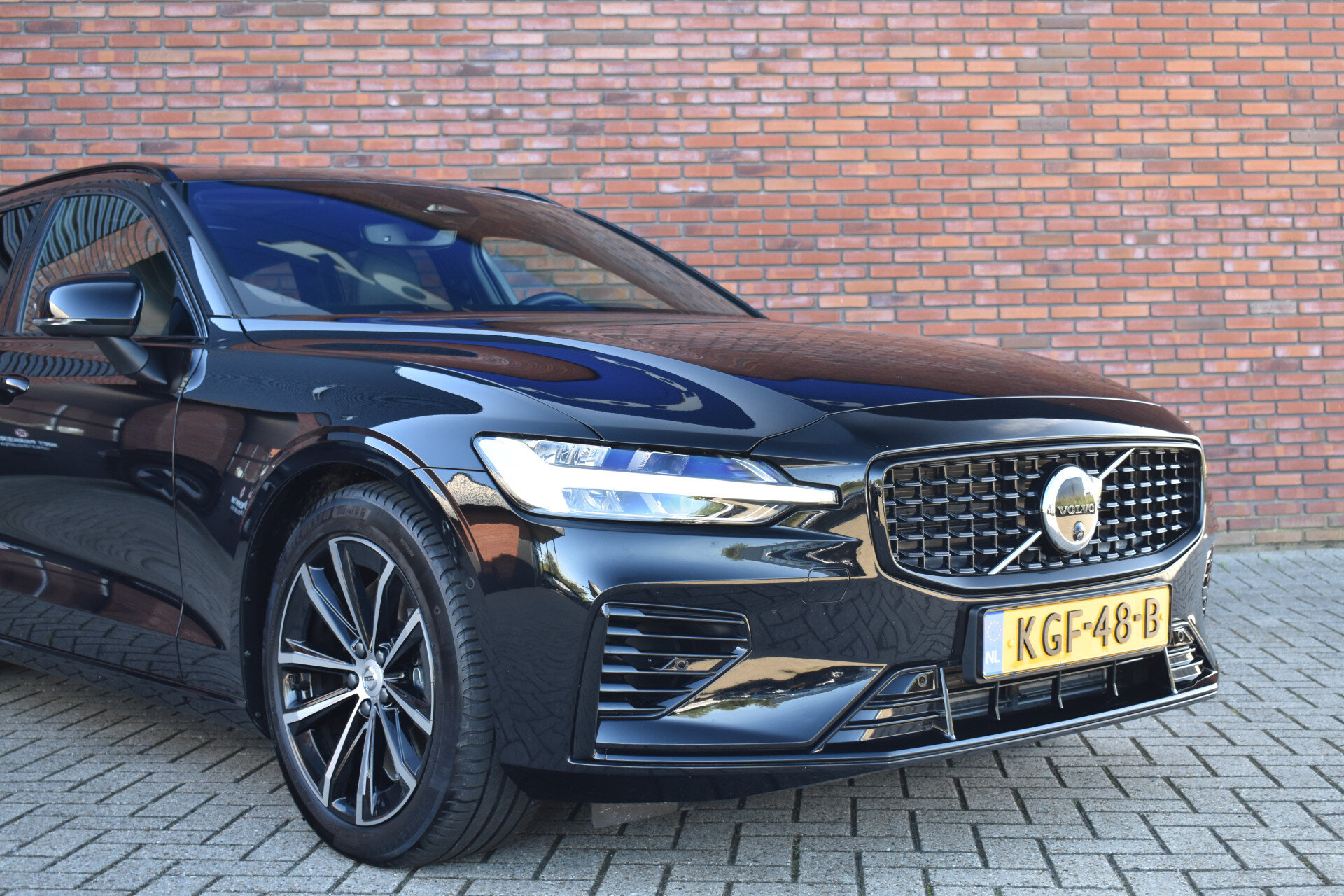 Volvo V60 T8 455PK Plug-in hybrid AWD Plus Dark - Afbeelding 2